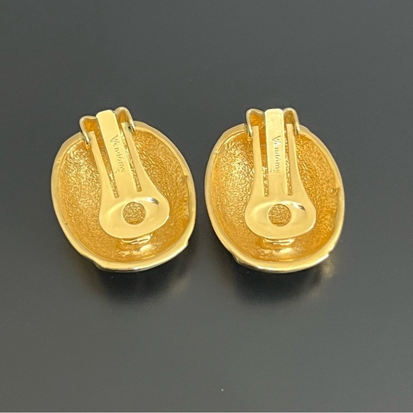 Vintage Vendome Clip On Earrings​ - Picture 4 of 11